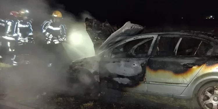 Incendio de un automóvil en Ruta 178 movilizó a Bomberos Voluntarios de Armstrong