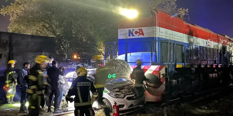 Grave accidente entre un remis y un tren en Cañada de Gómez