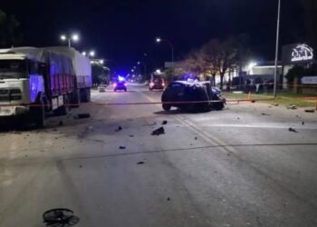 Tragedia vial en Canals: murió un automovilista tras chocar contra un camión estacionado