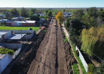 Avanzan obras de pavimentación y saneamiento en El Trébol