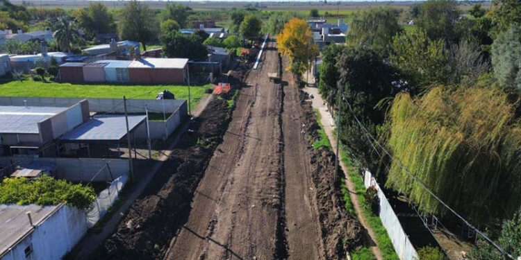 Avanzan obras de pavimentación y saneamiento en El Trébol