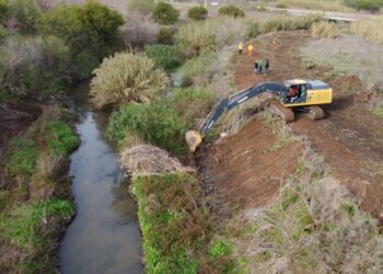 Provincia inició la limpieza de 300 kilómetros de canales troncales en el sur santafesino