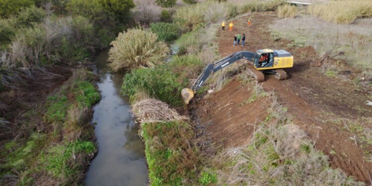 Provincia inició la limpieza de 300 kilómetros de canales troncales en el sur santafesino