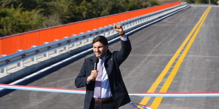 Pullaro inauguró el puente sobre el arroyo El Pindó y destacó la inversión en el norte santafesino