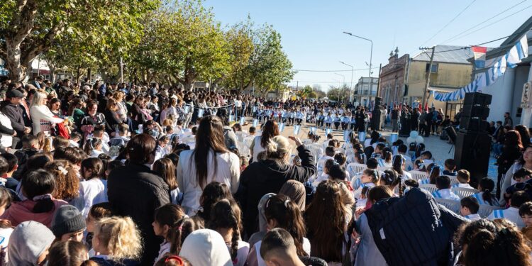 Timbúes vivió una emotiva jornada por el Día de la Bandera con la promesa de lealtad de alumnos de cuarto grado