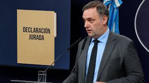 Adorni admitió que mantuvo ahorros no declarados y aseguró que rectificó sus declaraciones juradas