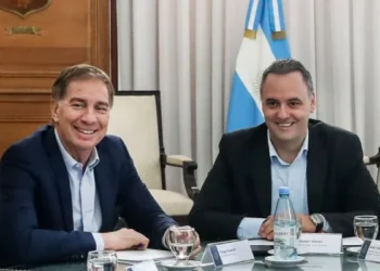 El Gobierno activa la transición: Santilli y Adorni se reunirán este martes para coordinar el traspaso