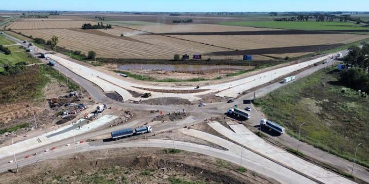 Ruta 13: la repavimentación entre San Jorge y Carlos Pellegrini ya tiene un 80 % de avance