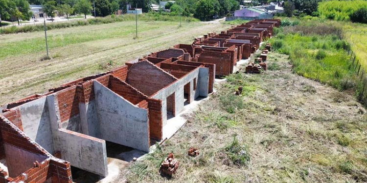 María Juana: la Provincia reactivó 42 viviendas paralizadas por Nación