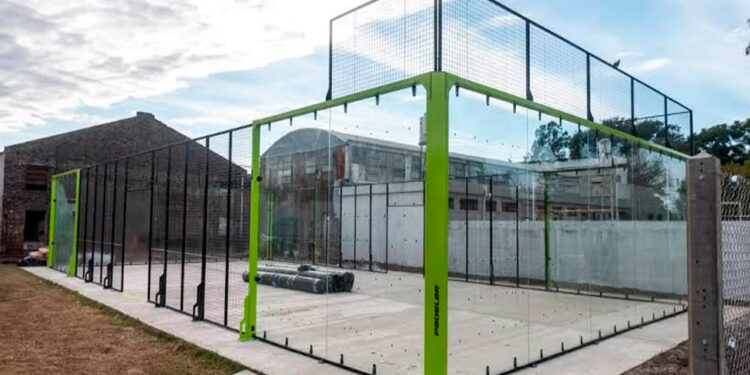 Comenzó la construcción de la cancha de pádle en el Club Sarmiento de Timbúes