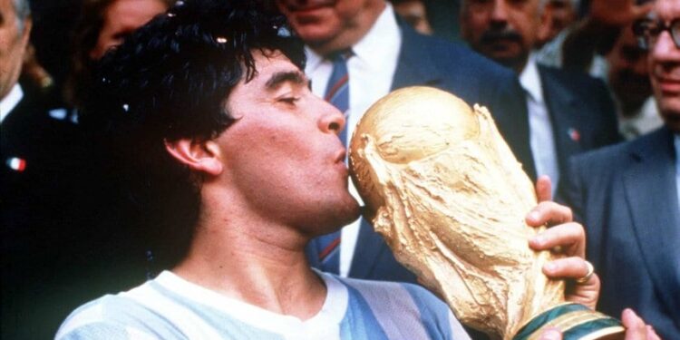 Diego Maradona cumpliría 66 años: del nacimiento en Fiorito a una leyenda del fútbol mundial